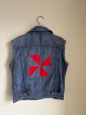 Kids Vintage Denim vest with windmill patch Size 6-10